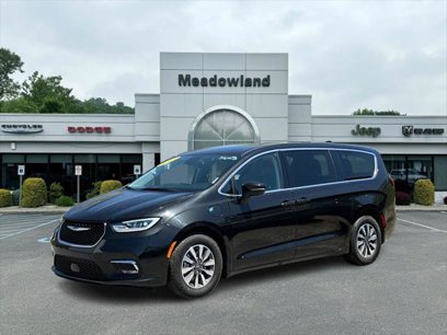 Used 2023 Chrysler Pacifica Touring-L