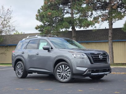 New 2025 Nissan Pathfinder SL w/ SL Premium Package