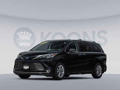 Used 2022 Toyota Sienna Platinum