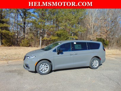 New 2025 Chrysler Pacifica Select w/ Uconnect Theater Family Group