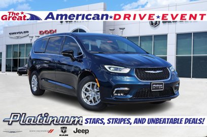 New 2025 Chrysler Pacifica Select