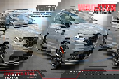 New 2025 Chrysler Pacifica Limited