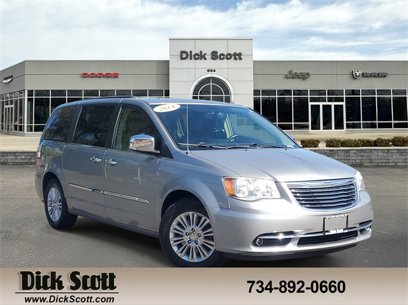 Used 2014 Chrysler Town & Country Touring-L w/ Driver Convenience Group