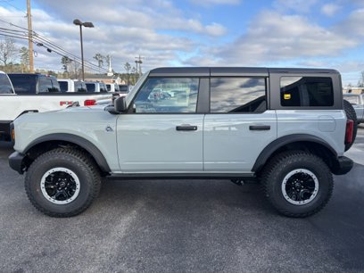 New 2024 Ford Bronco Black Diamond w/ Sasquatch Package