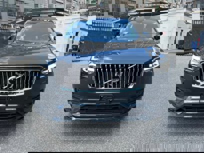 Certified 2022 Volvo XC90 T6 Momentum w/ Climate Package