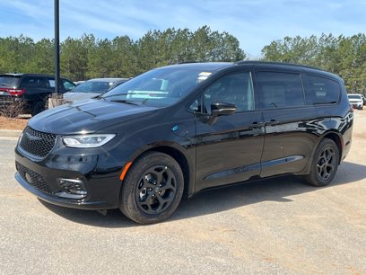 New 2025 Chrysler Pacifica Premium