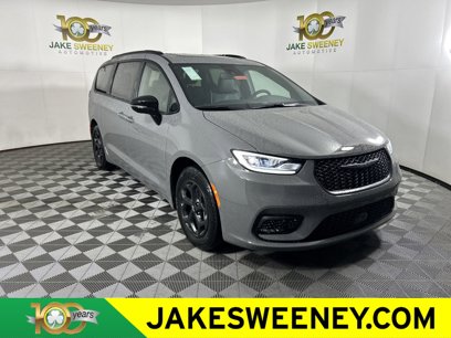 New 2025 Chrysler Pacifica Premium