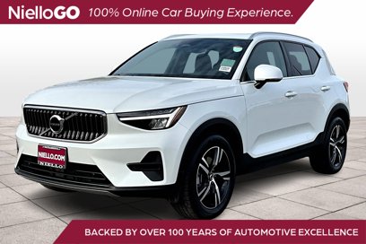 Used 2025 Volvo XC40 B5 Core