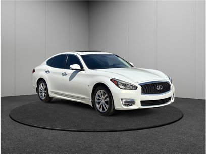 Used 2015 INFINITI Q70 3.7 w/ Deluxe Touring Package