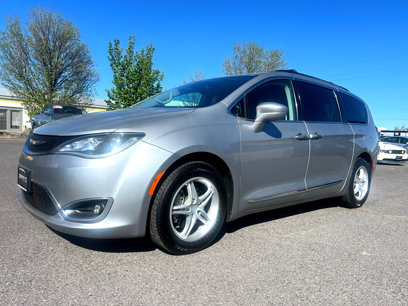 Used 2017 Chrysler Pacifica Touring-L w/ Tire & Wheel Group