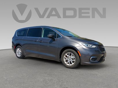Used 2023 Chrysler Pacifica Touring-L