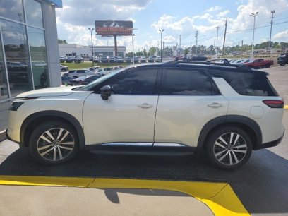 Used 2023 Nissan Pathfinder Platinum w/ Lighting Package (N93)