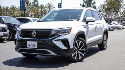 Certified 2022 Volkswagen Taos SE w/ Panoramic Sunroof Package
