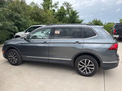 Used 2020 Volkswagen Tiguan SE w/ Panoramic Sunroof Package