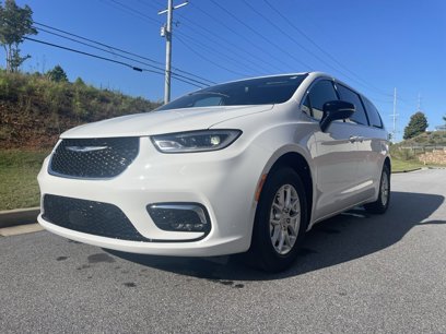 New 2025 Chrysler Pacifica Select