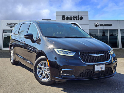 New 2025 Chrysler Pacifica Select