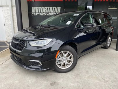 Used 2023 Chrysler Pacifica Touring-L