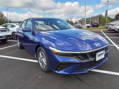 New 2025 Hyundai Elantra SE