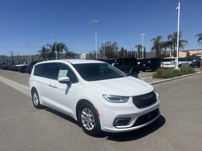 Used 2023 Chrysler Pacifica Touring-L