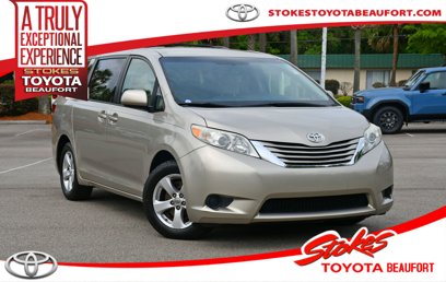 Used 2017 Toyota Sienna LE