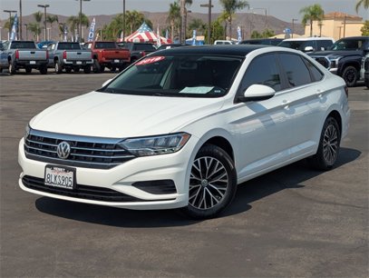Used 2019 Volkswagen Jetta SE w/ Cold Weather Package