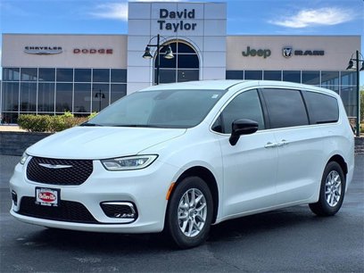 New 2025 Chrysler Pacifica Select