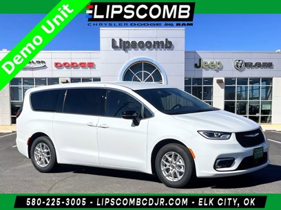 New 2025 Chrysler Pacifica Select
