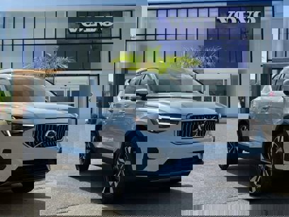 New 2025 Volvo XC40 B5 Ultra w/ Protection Package Premier