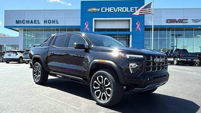 New 2025 GMC Canyon AT4 w/ Nightfall Edition