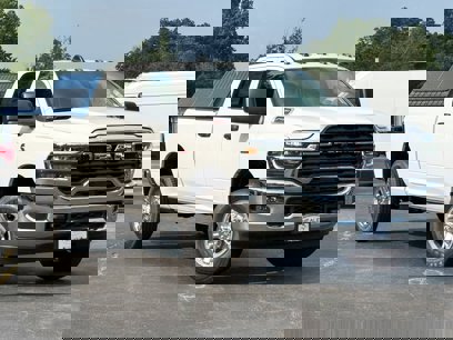 New 2025 RAM 2500 Tradesman w/ Chrome Appearance Group