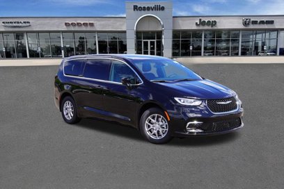 New 2025 Chrysler Pacifica Select