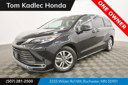 Used 2022 Toyota Sienna Platinum