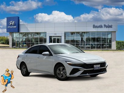 New 2025 Hyundai Elantra SE