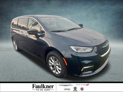 New 2025 Chrysler Pacifica Select