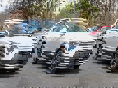 New 2025 Kia Niro LX