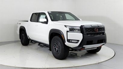 New 2025 Nissan Frontier PRO-4X w/ Pro Convenience Package