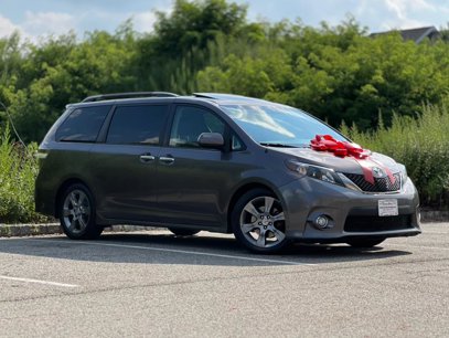 Used 2014 Toyota Sienna SE