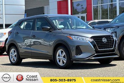 New 2025 Nissan Kicks Play S