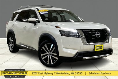 Used 2024 Nissan Pathfinder Platinum w/ Cargo Package
