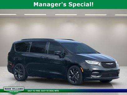 Used 2025 Chrysler Pacifica Limited