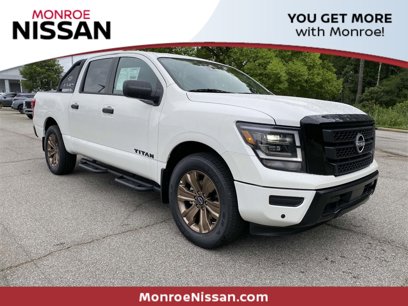 New 2024 Nissan Titan SV w/ SV Bronze Edition Package