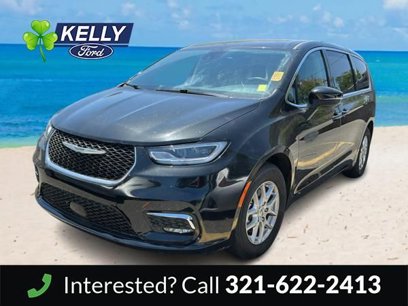 Used 2023 Chrysler Pacifica Touring-L