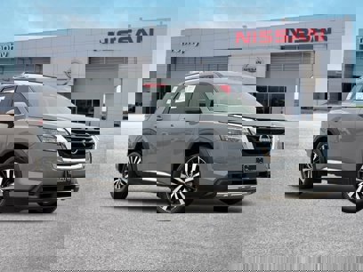 Certified 2024 Nissan Pathfinder Platinum w/ Lighting Package (N92)