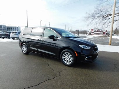 New 2025 Chrysler Pacifica Select
