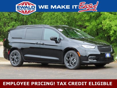 New 2025 Chrysler Pacifica Select