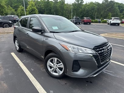 New 2025 Nissan Kicks Play S