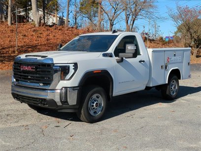 New 2024 GMC Sierra 2500 Pro w/ Convenience Package