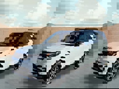 New 2024 Land Rover Discovery Dynamic SE