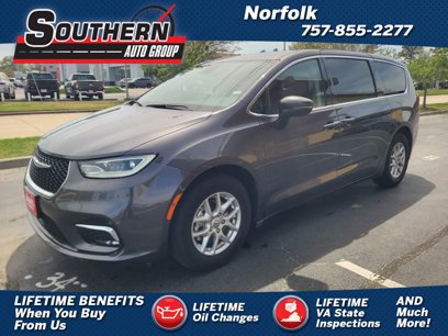 Used 2023 Chrysler Pacifica Touring-L