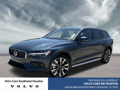 New 2025 Volvo V60 B5 Cross Country Ultra w/ Protection Package Premier